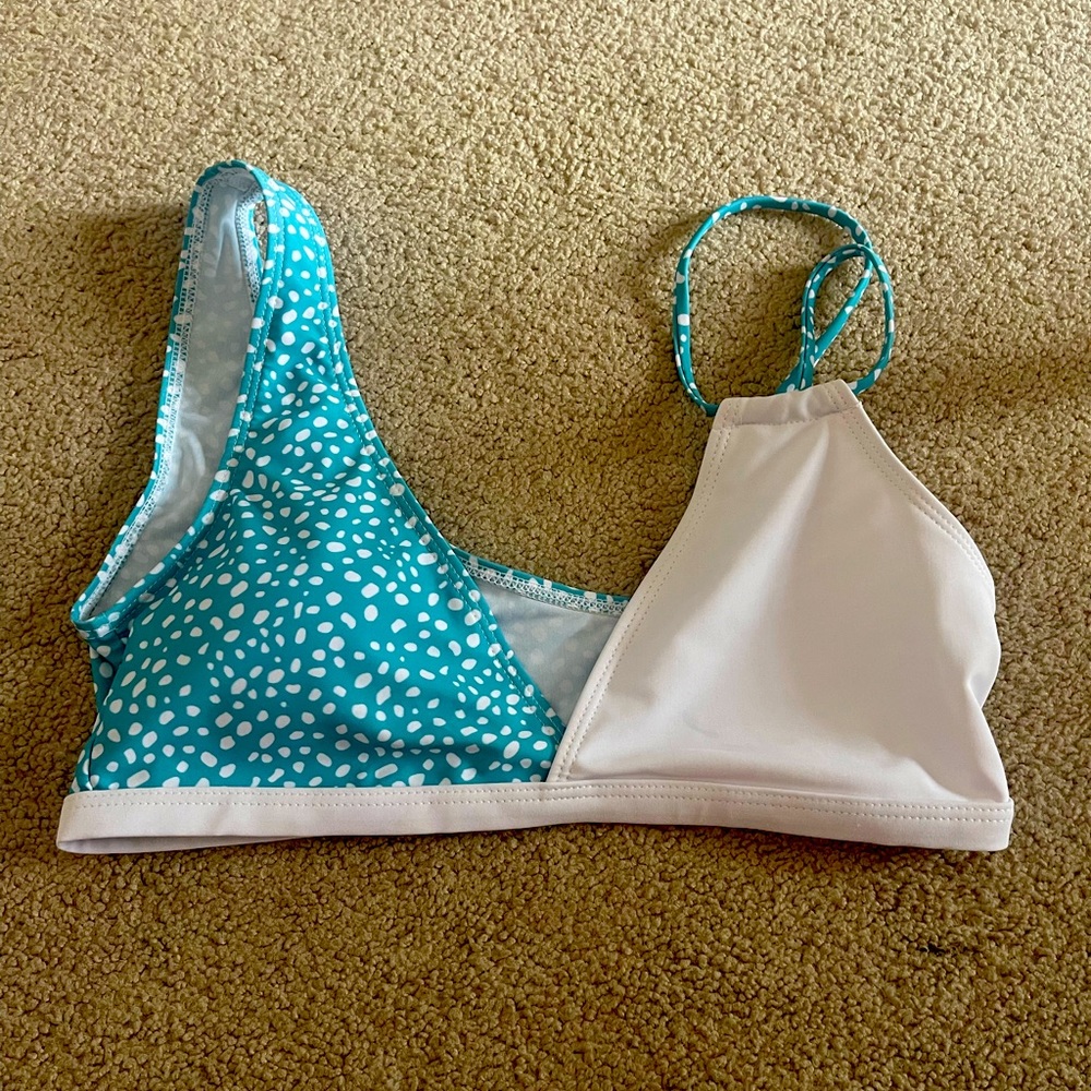 cute bikini top!